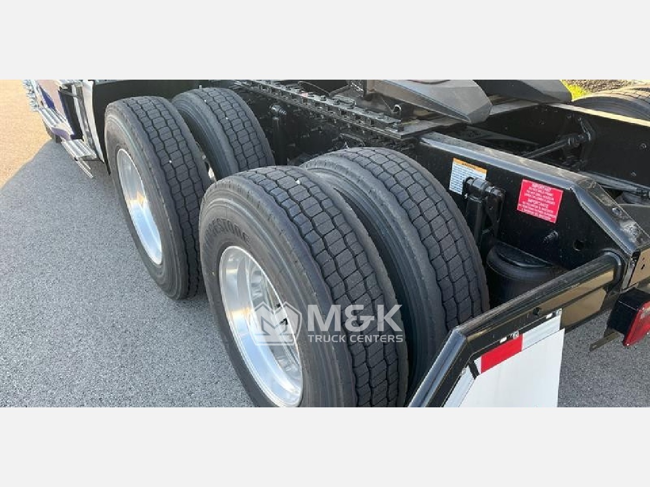 2025 Volvo - image 5