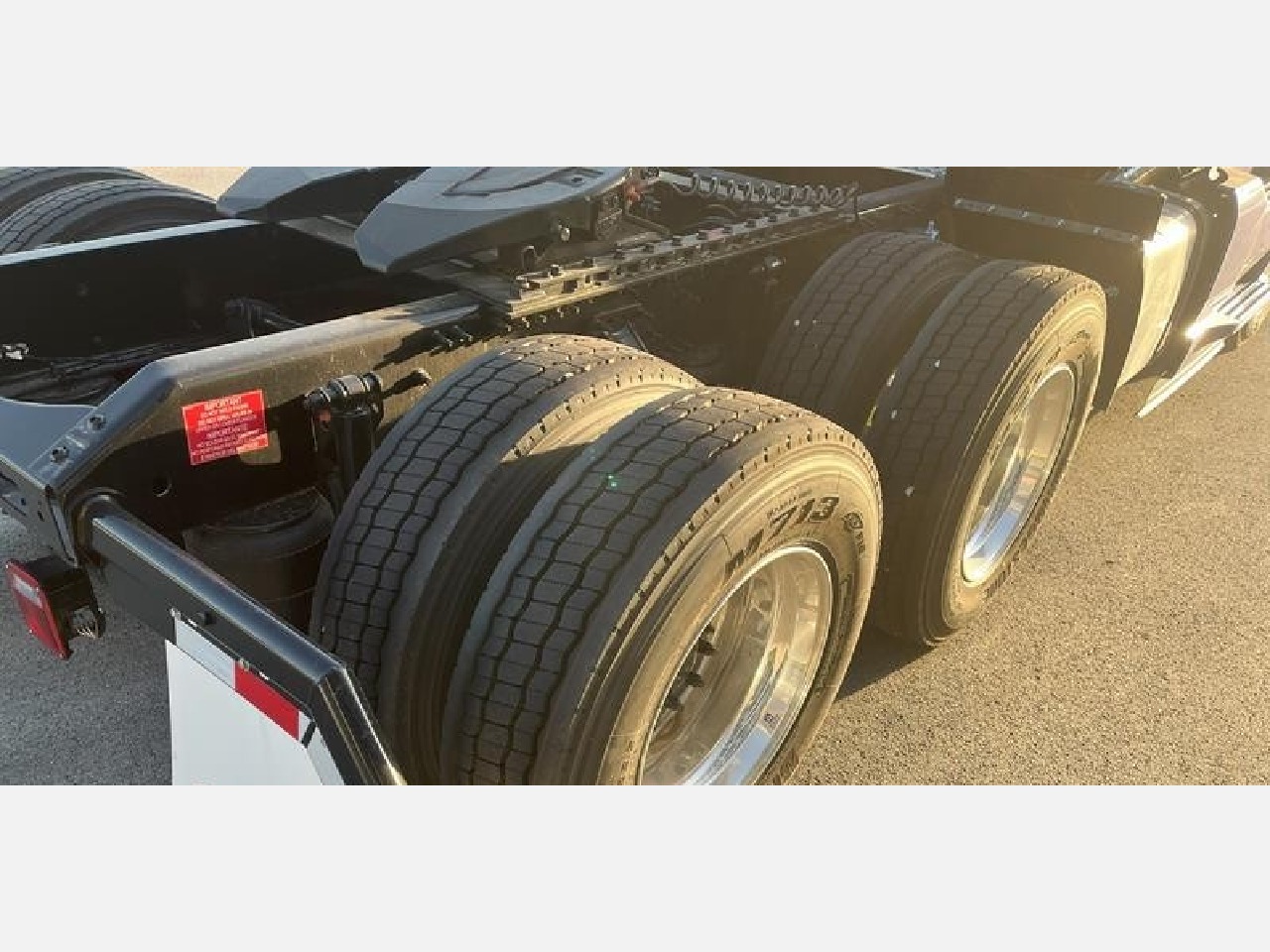 2025 Volvo - image 7