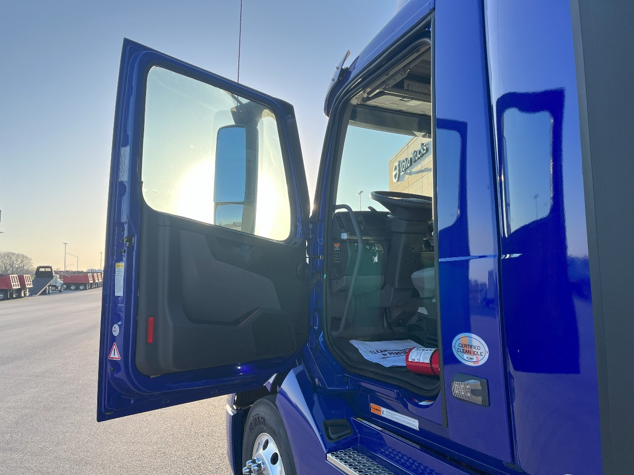 2025 Volvo - image 9