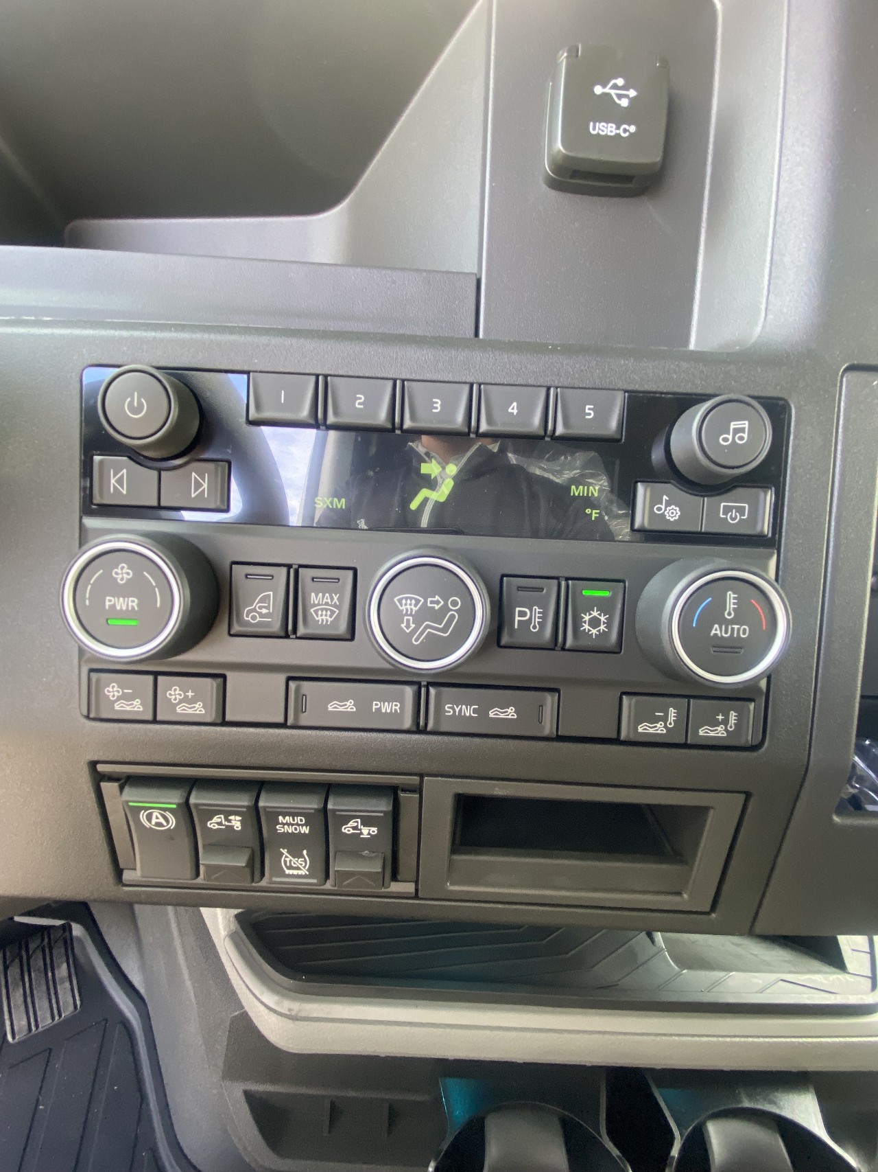 2026 Volvo - image 4