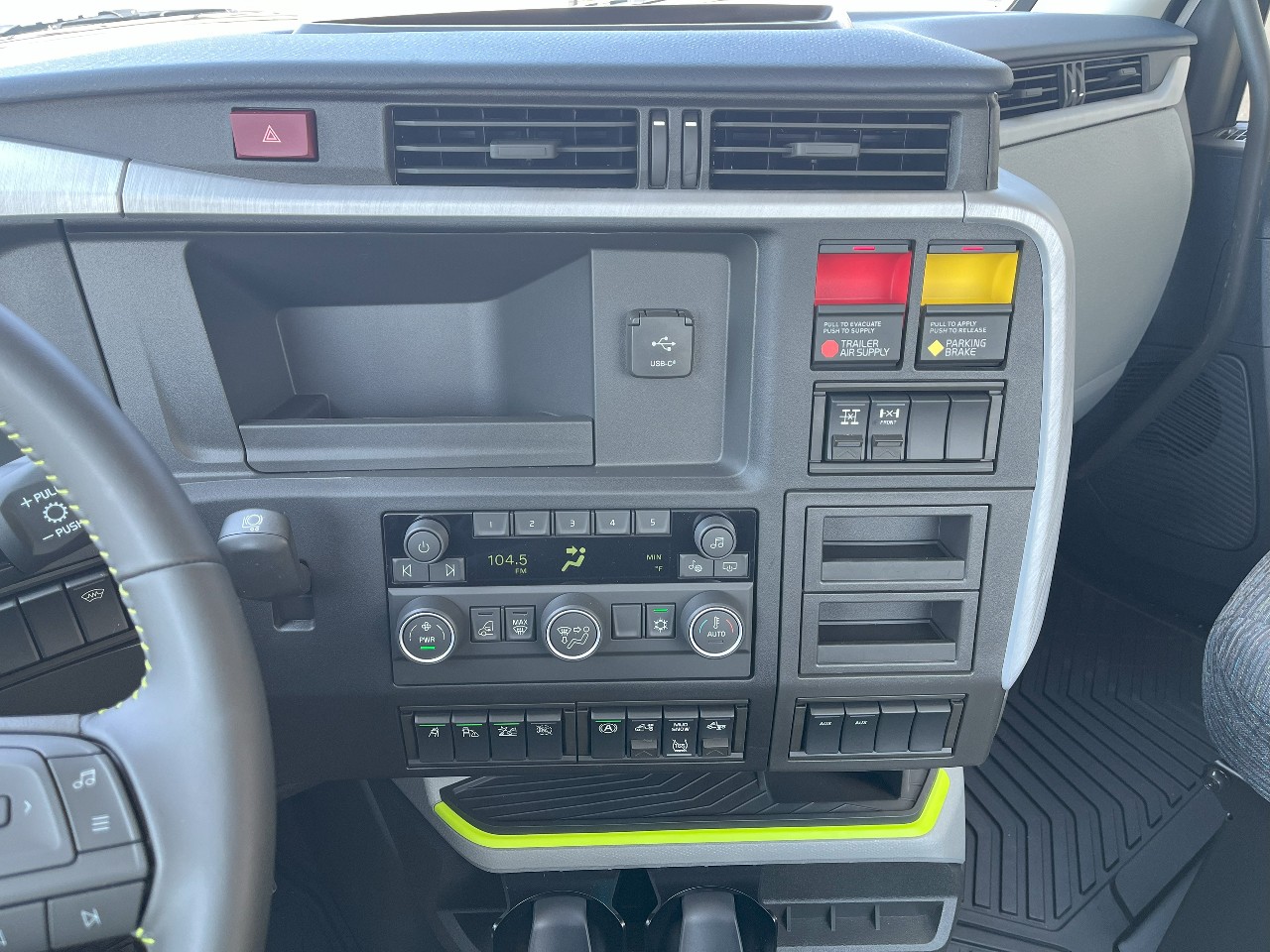 2026 Volvo - image 12