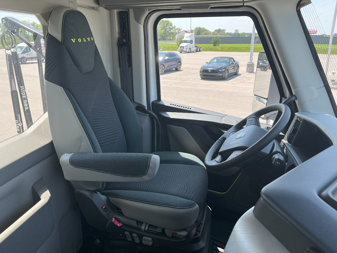 2026 Volvo - image 14