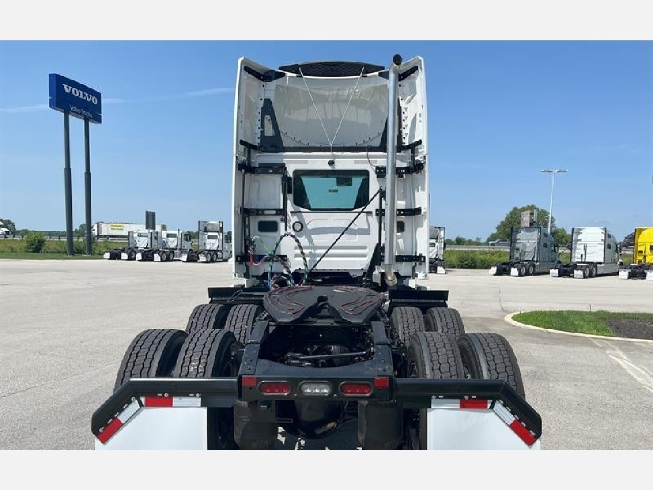 2026 Volvo - image 6