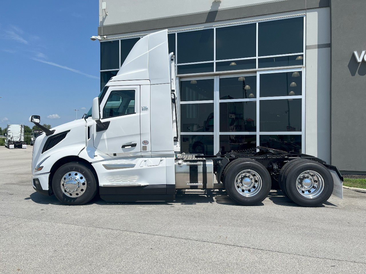 2026 Volvo - image 8