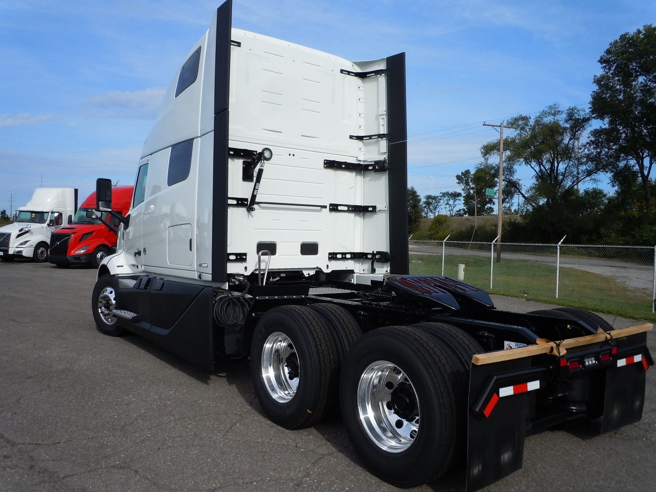 2026 Volvo - image 2