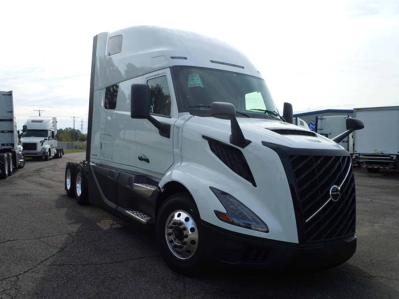 2026 Volvo - image 4