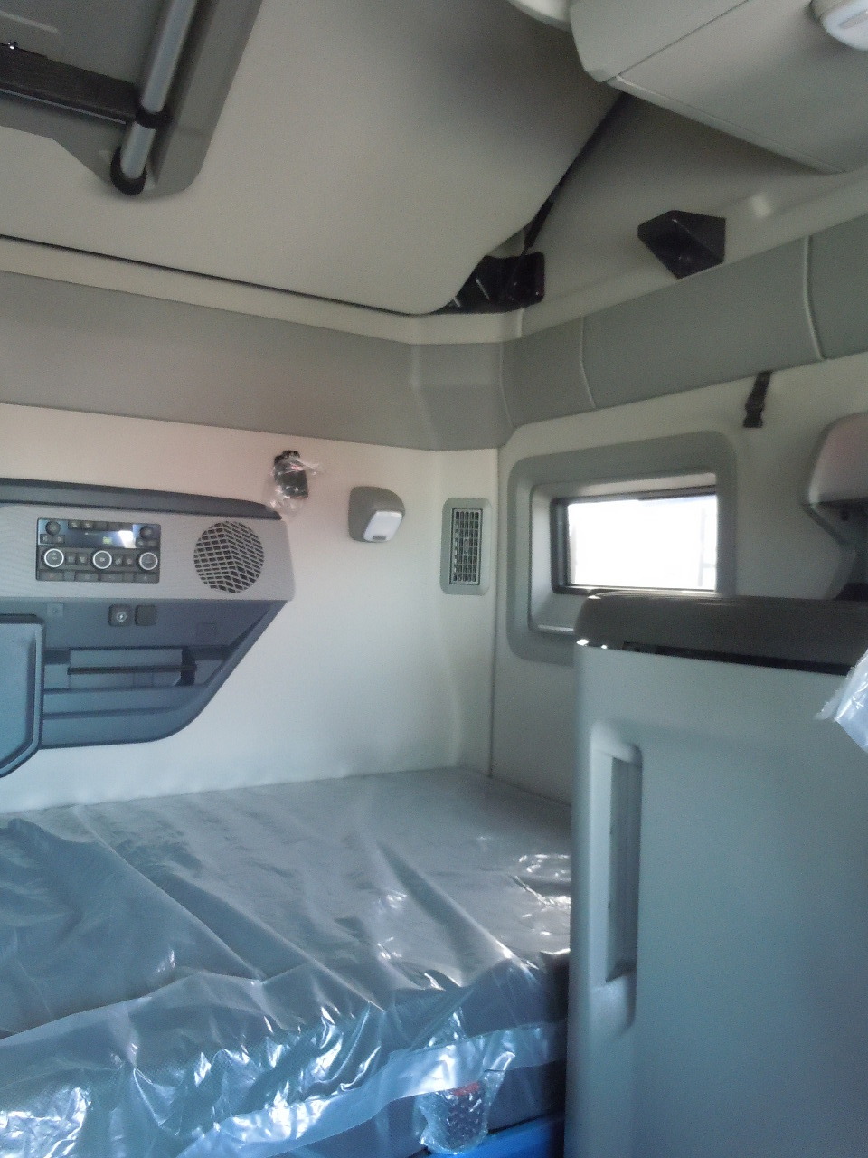 2026 Volvo - image 8