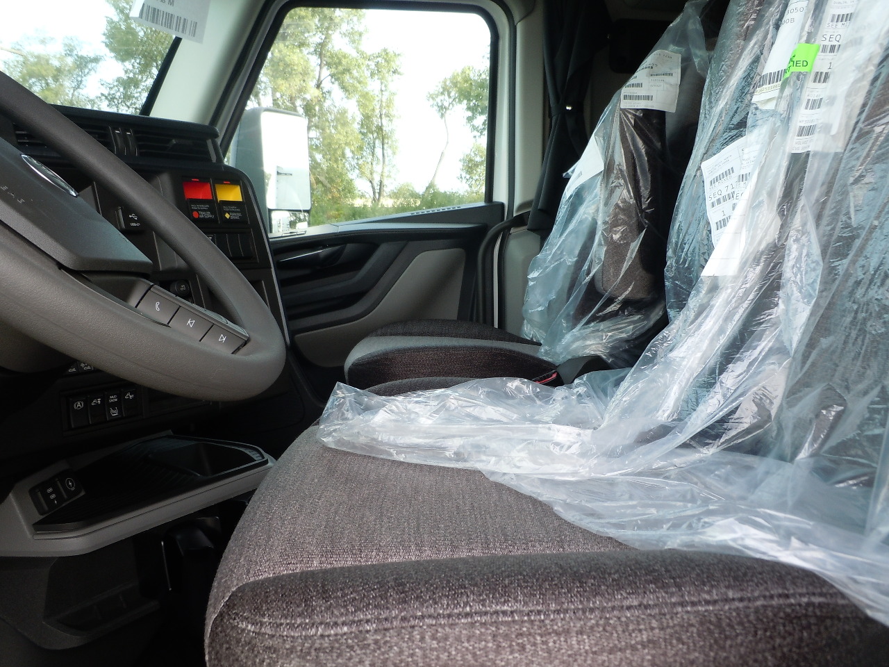 2026 Volvo - image 5