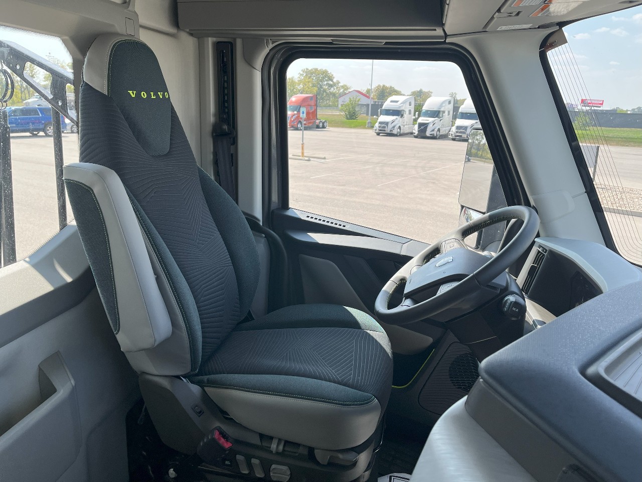 2026 Volvo - image 14