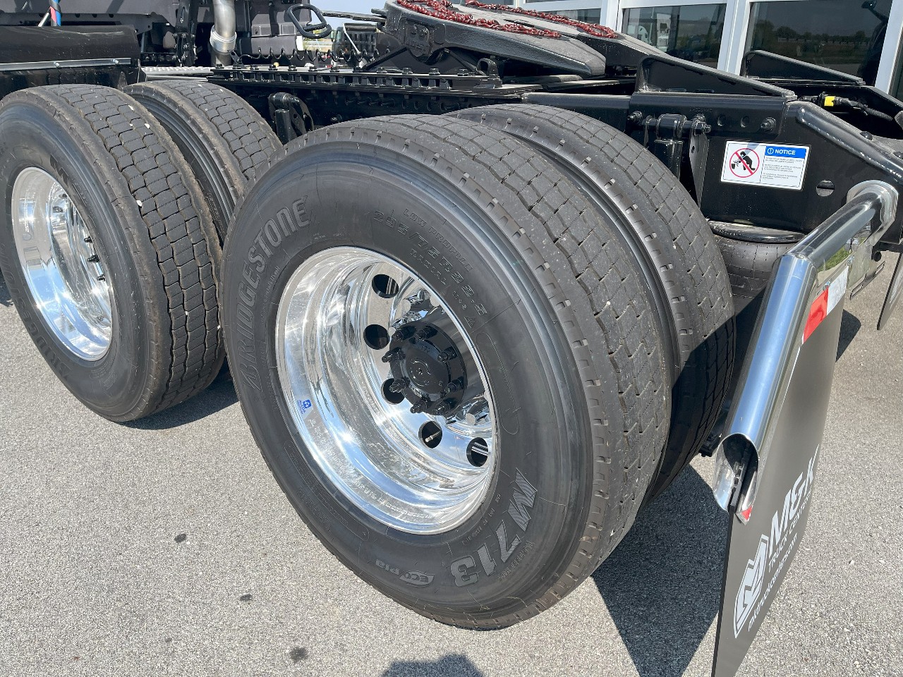 2026 Volvo - image 7