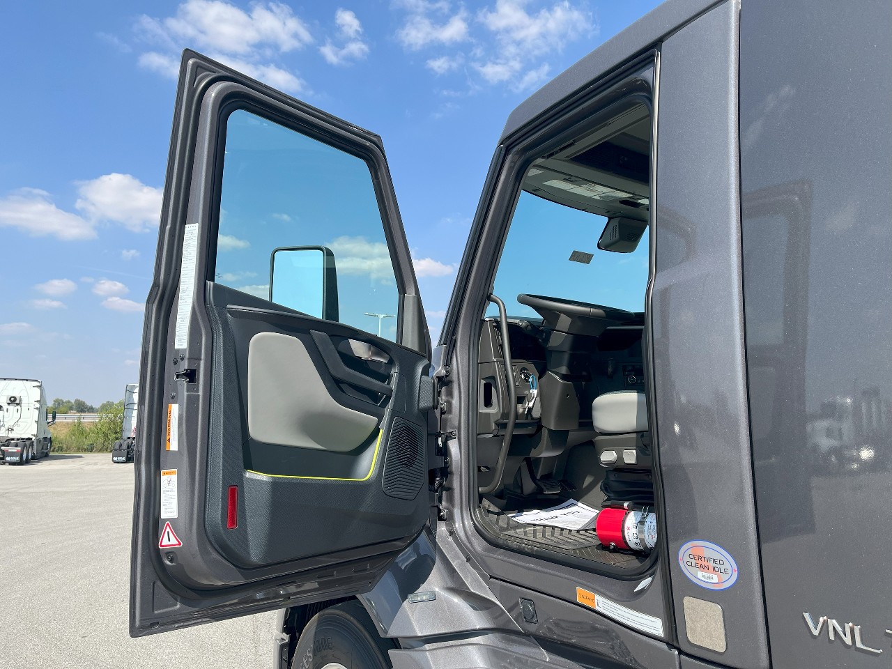 2026 Volvo - image 9