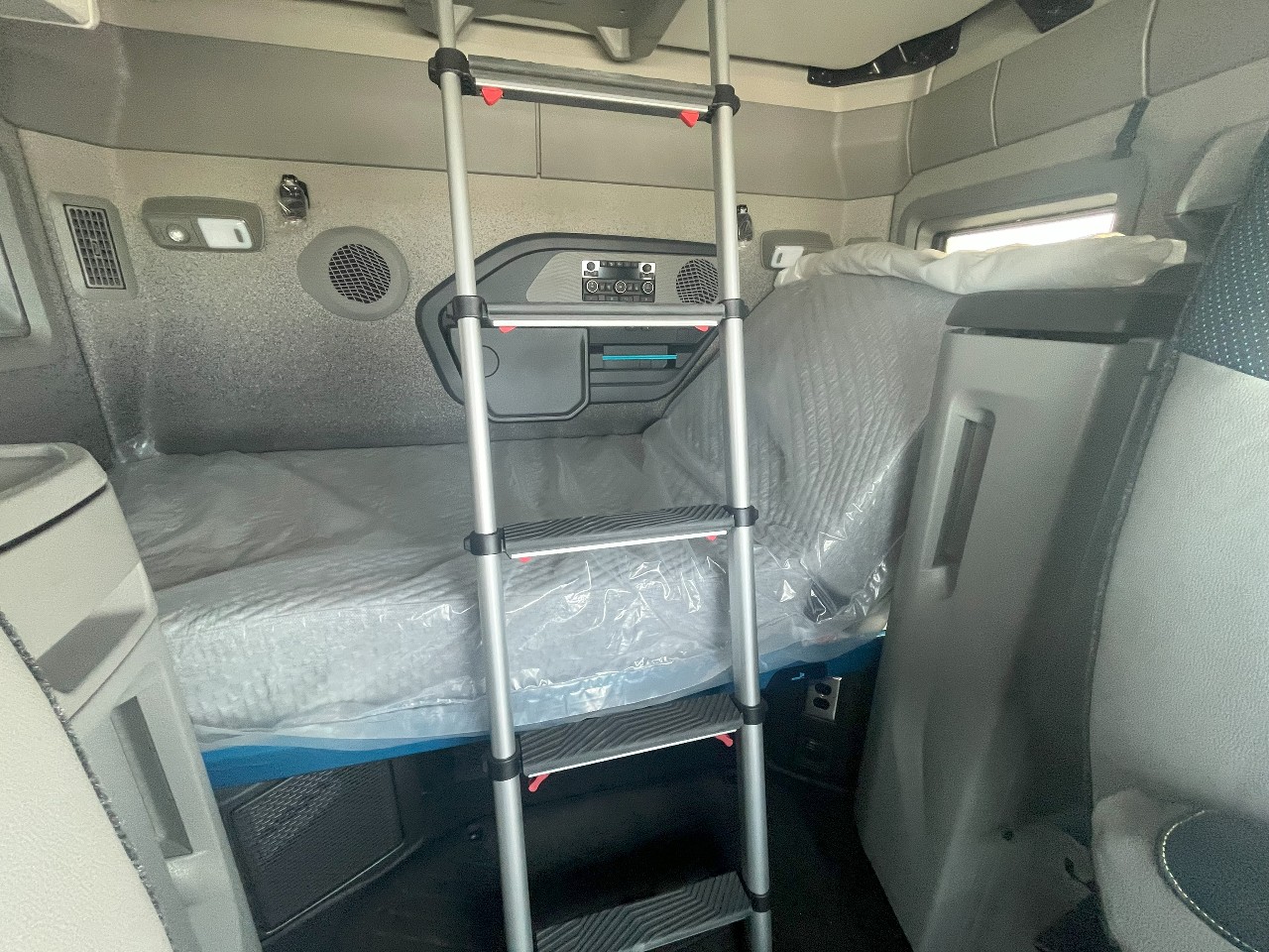 2026 Volvo - image 16