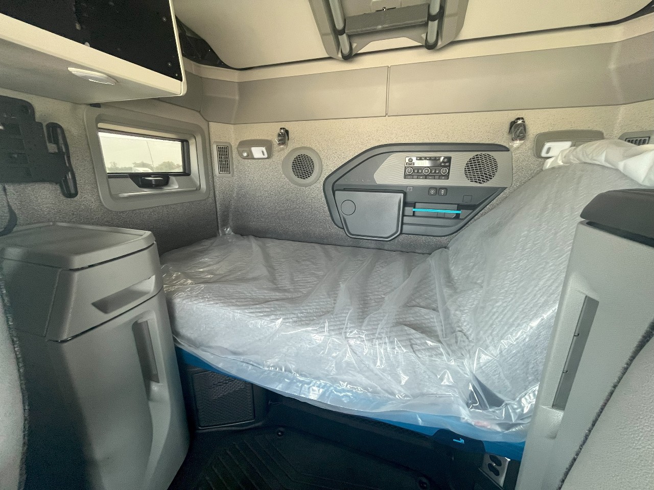 2026 Volvo - image 17