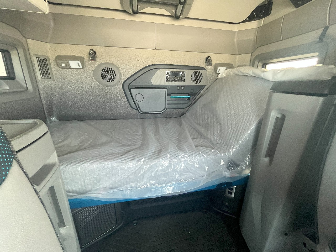 2026 Volvo - image 18