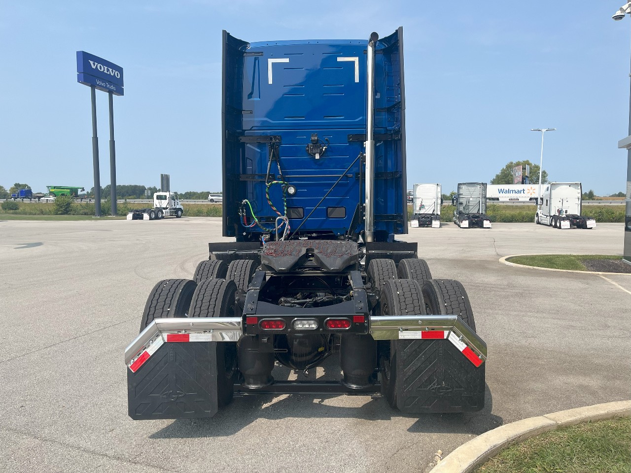 2026 Volvo - image 6