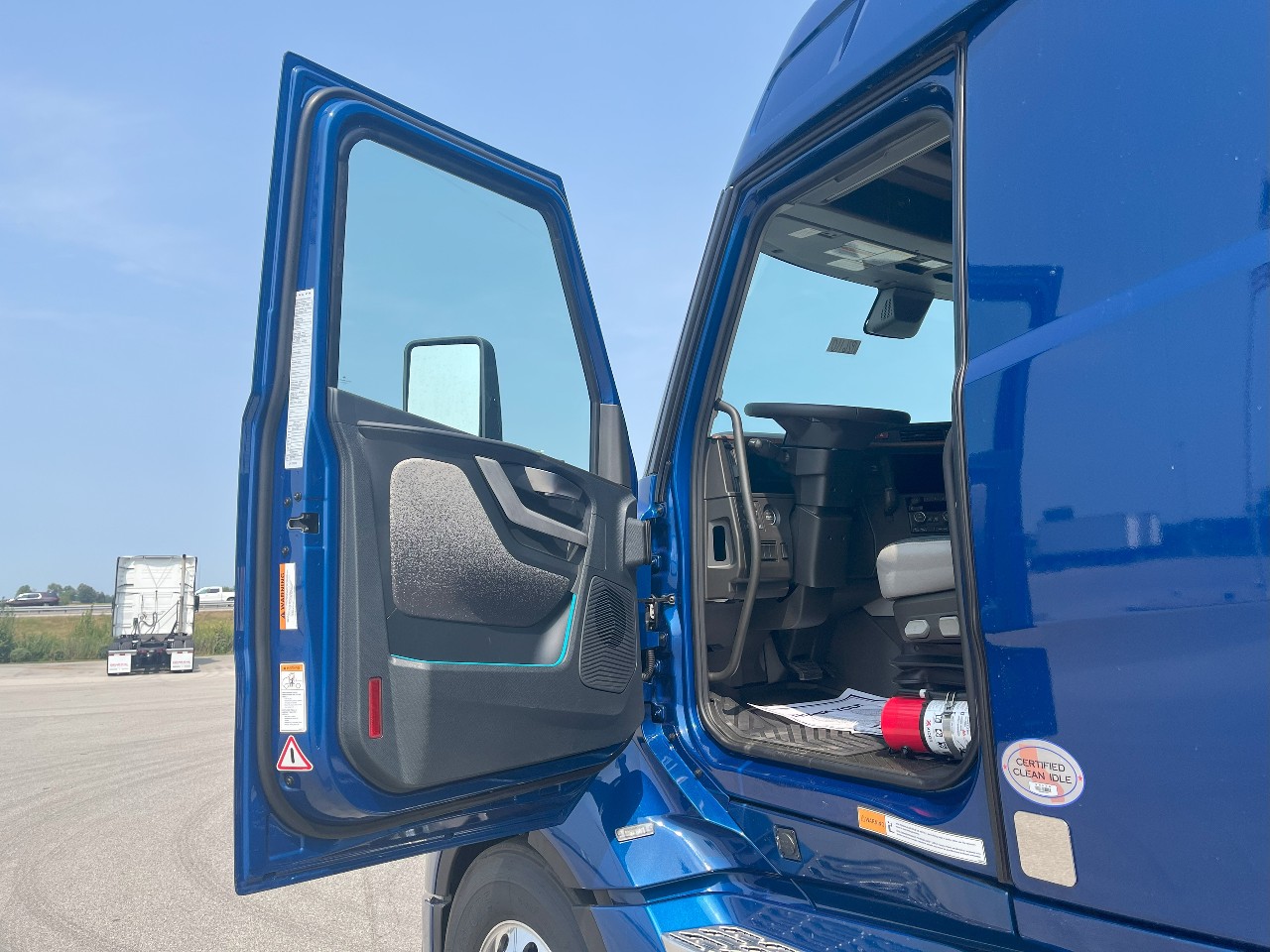 2026 Volvo - image 9