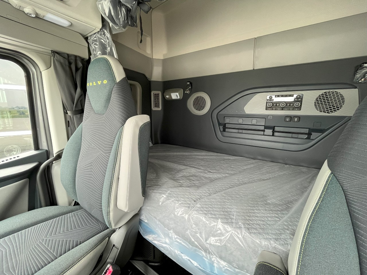 2026 Volvo - image 14