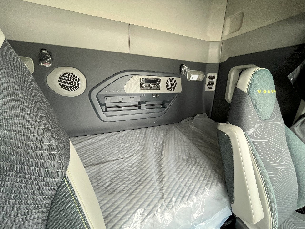 2026 Volvo - image 16