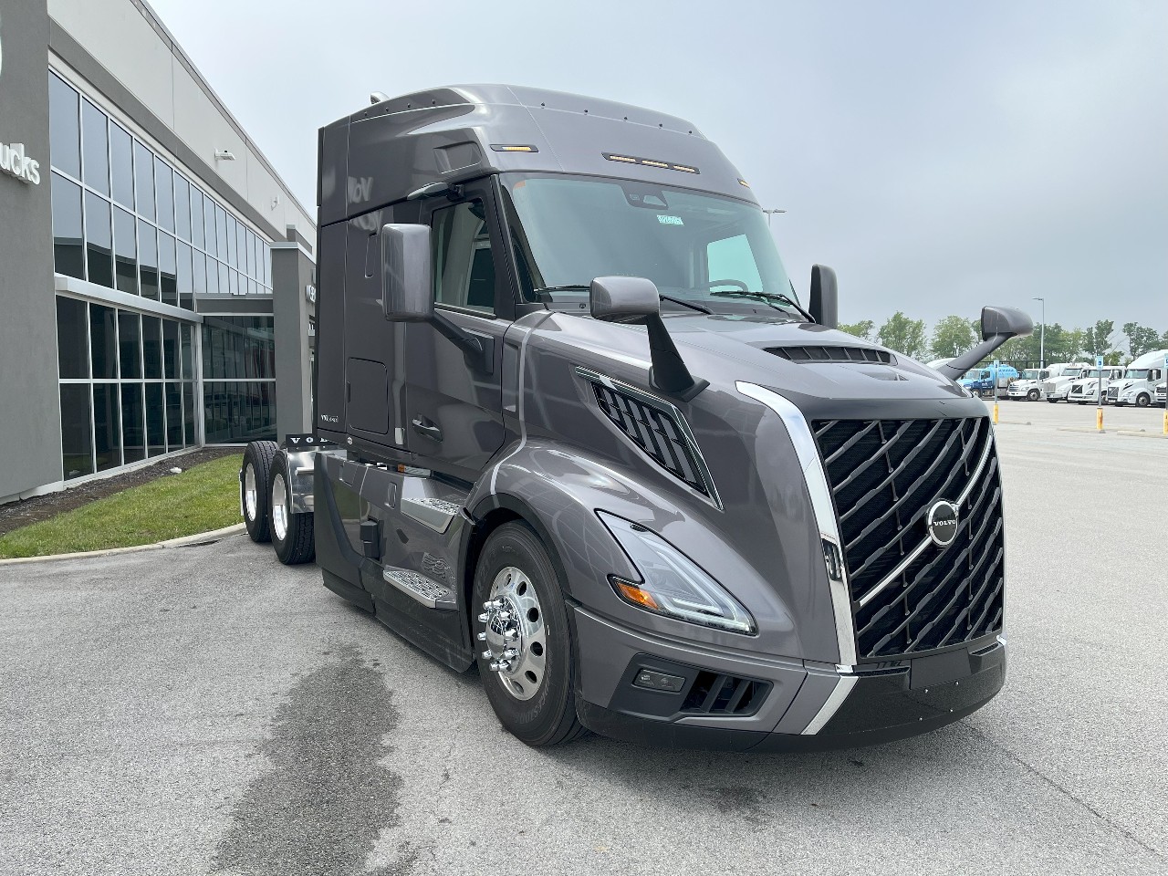 2026 Volvo - image 3