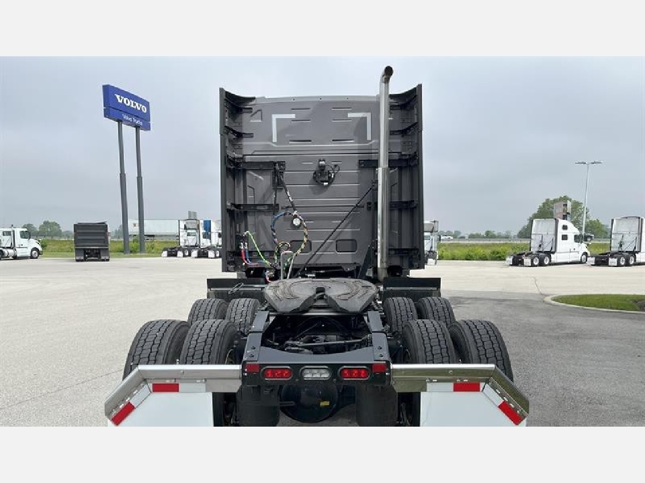 2026 Volvo - image 6