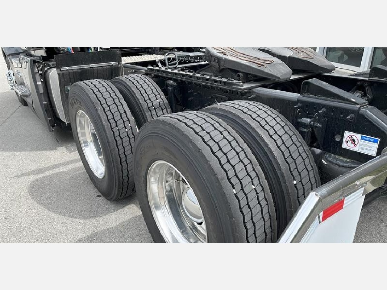 2026 Volvo - image 7