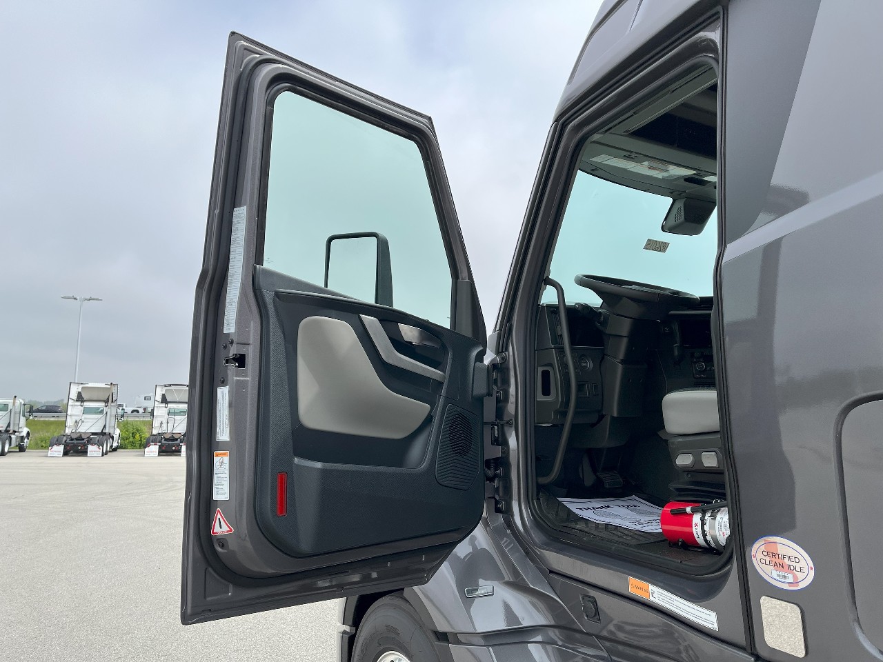 2026 Volvo - image 9