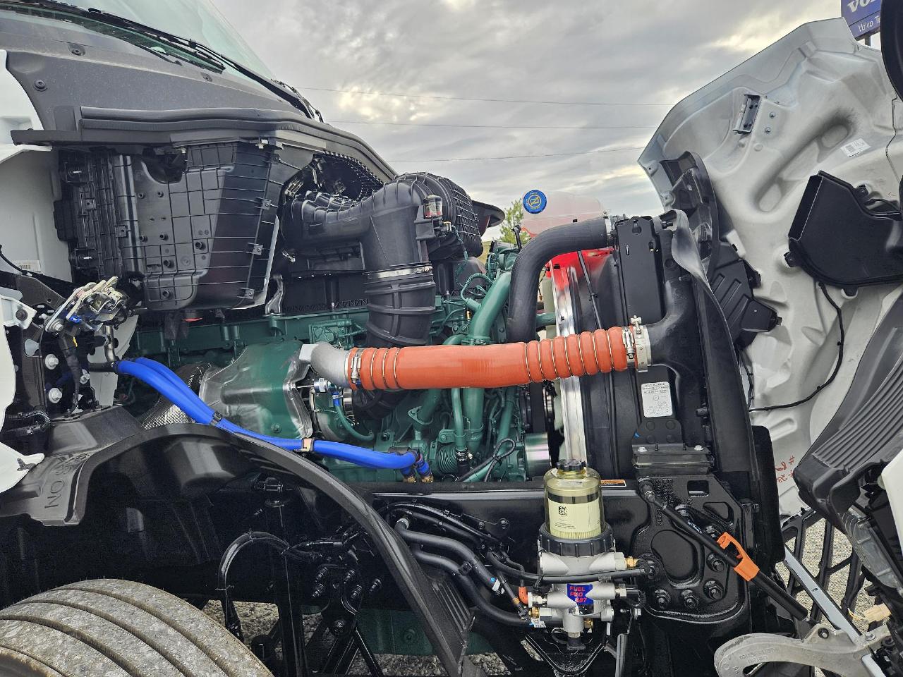 2026 Volvo - image 14