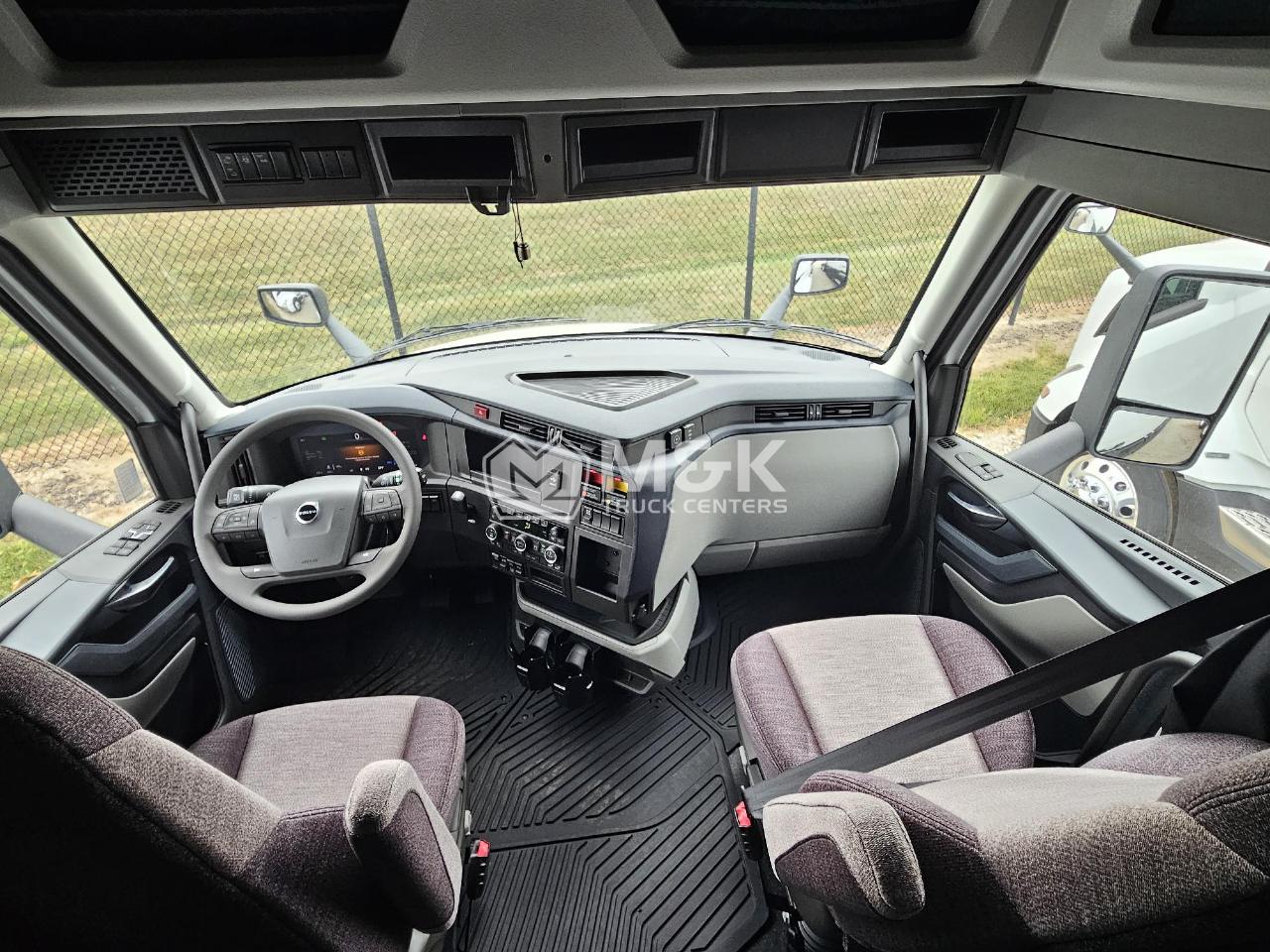 2026 Volvo - image 4