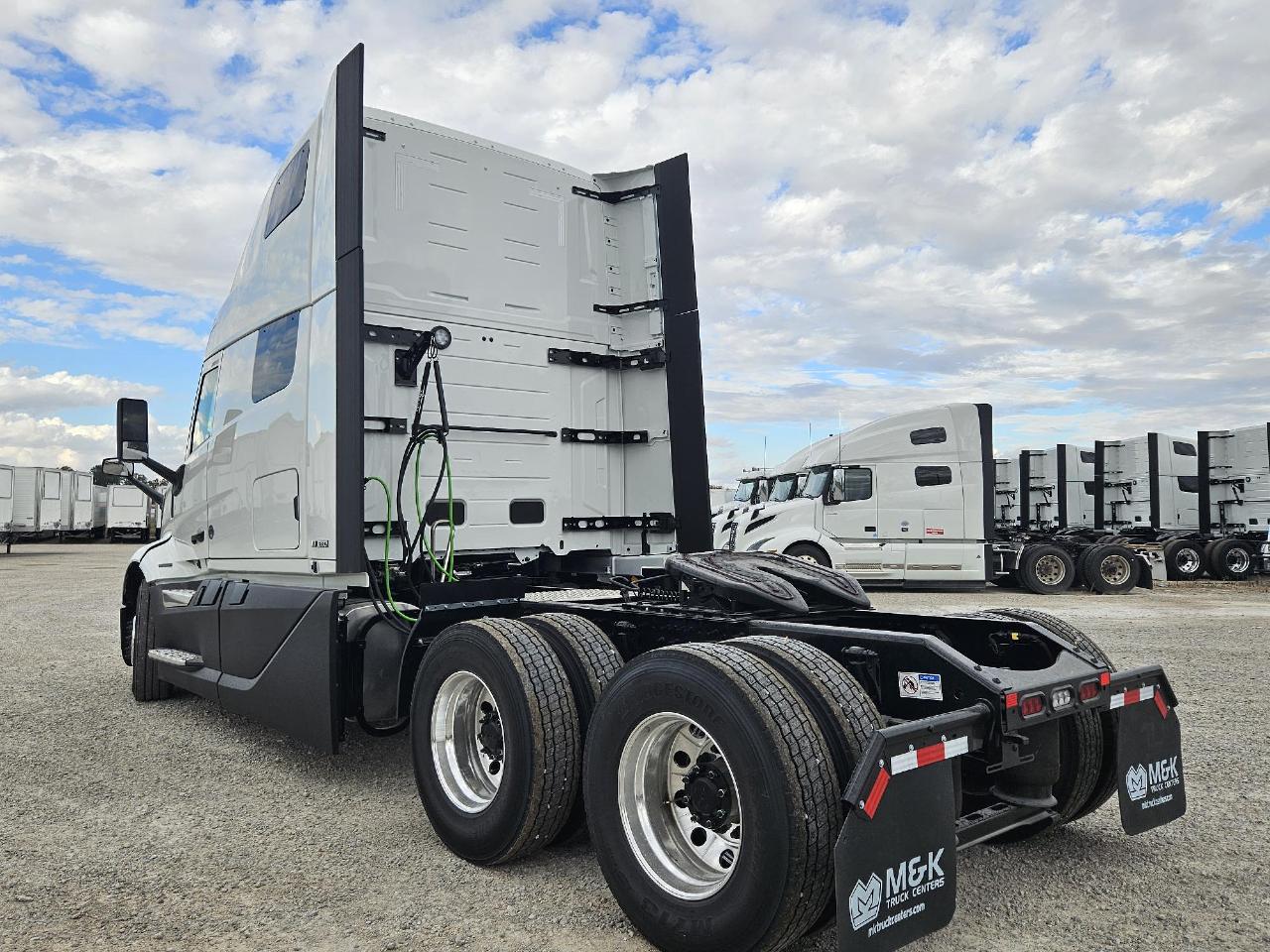 2026 Volvo - image 5