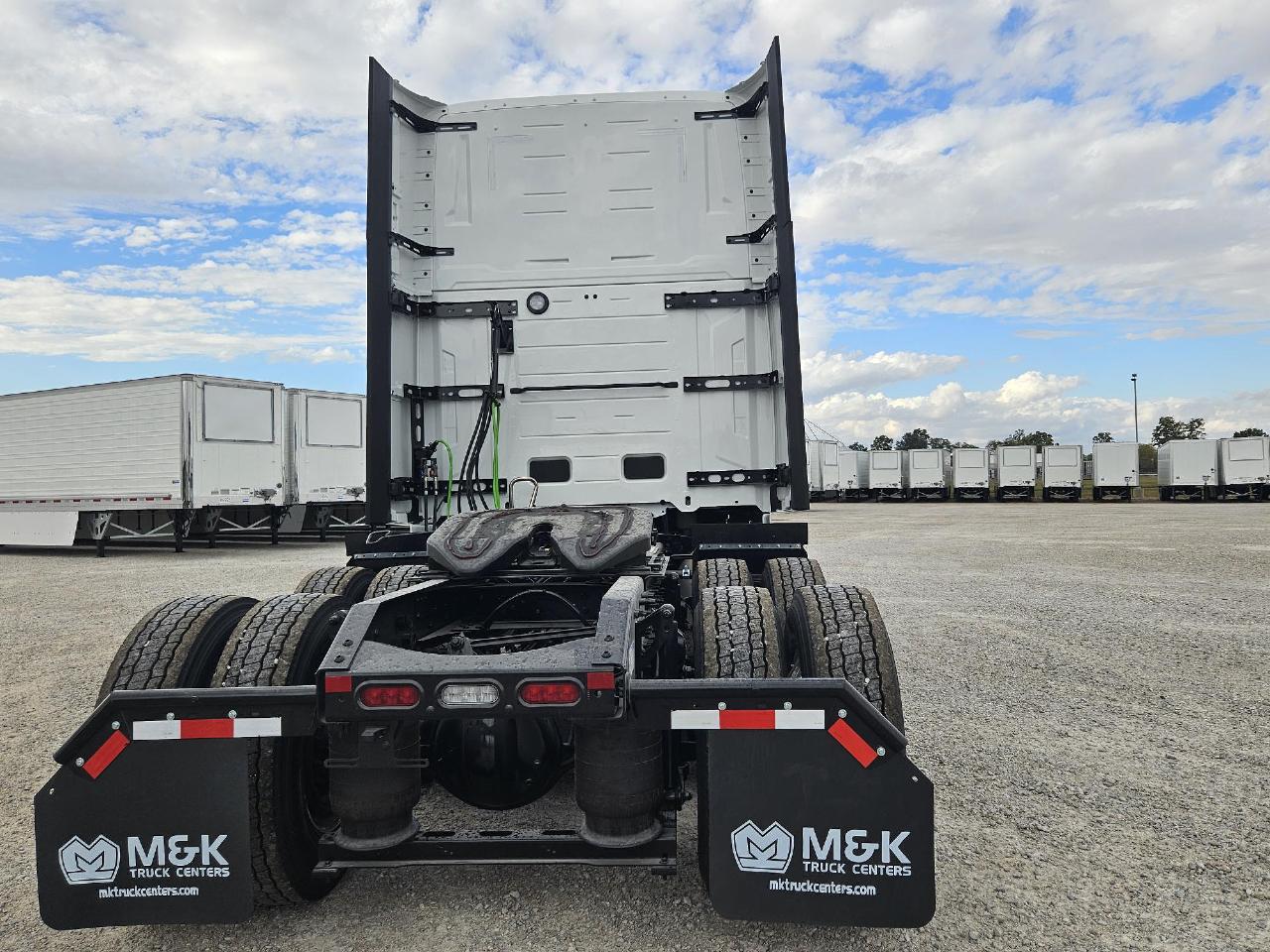 2026 Volvo - image 6