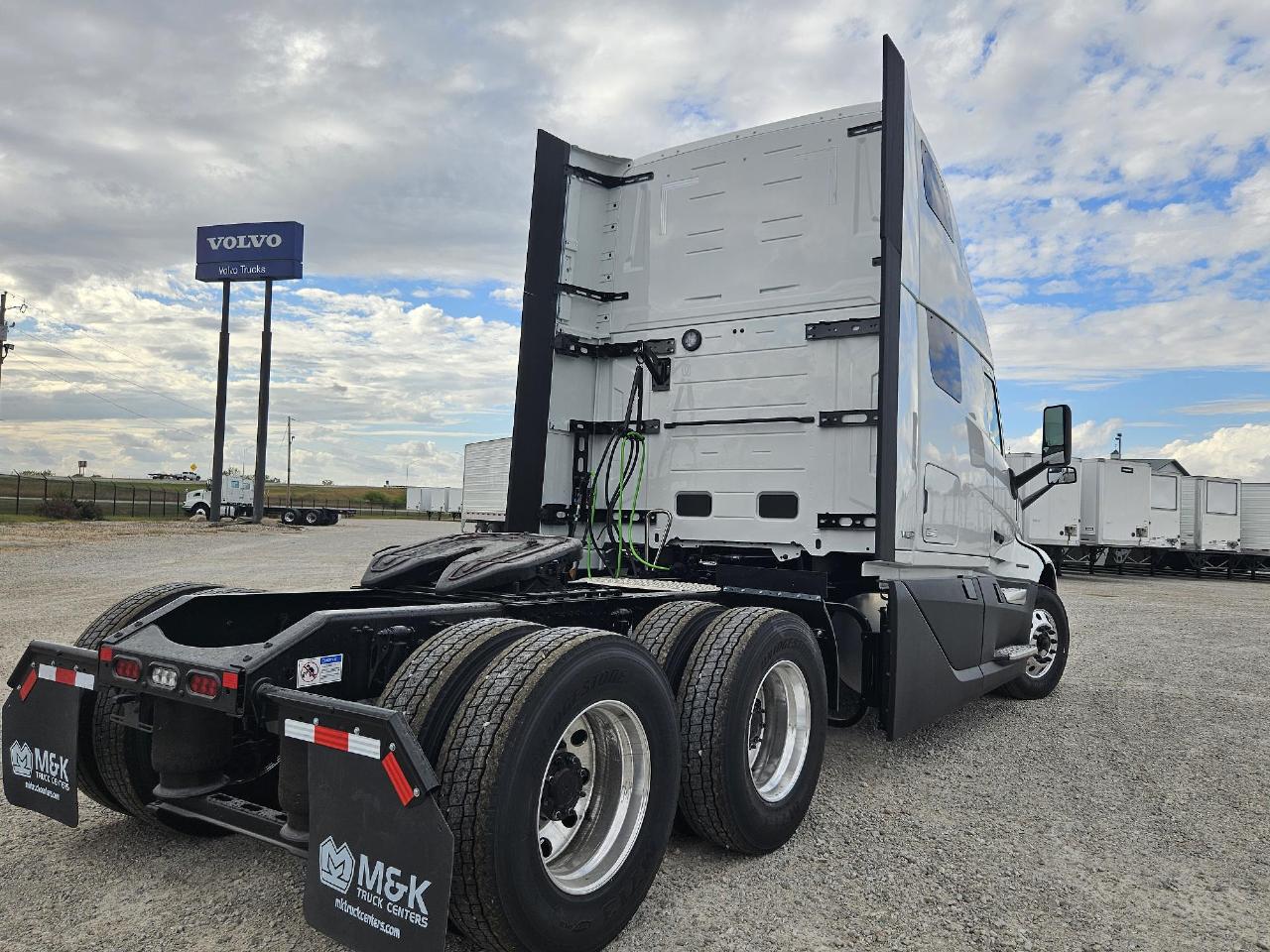 2026 Volvo - image 7