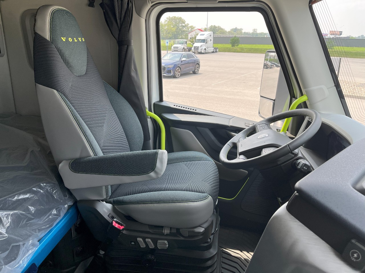 2026 Volvo - image 14