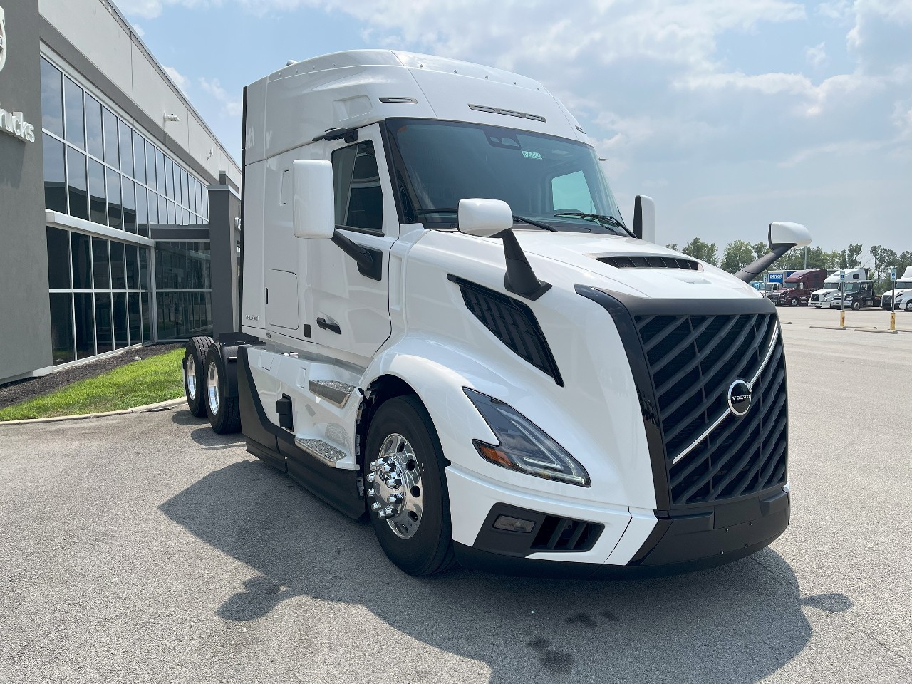 2026 Volvo - image 3