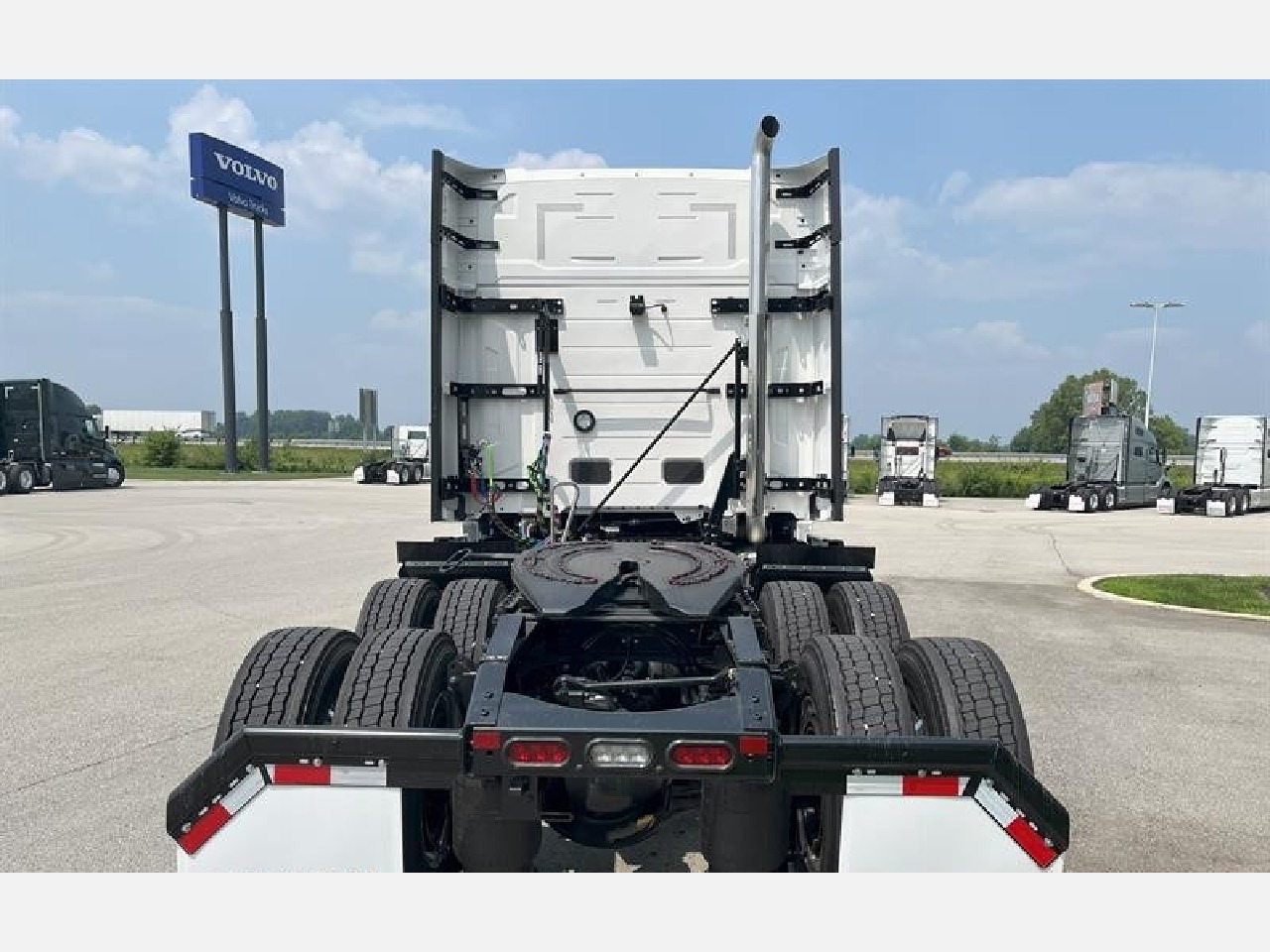 2026 Volvo - image 6