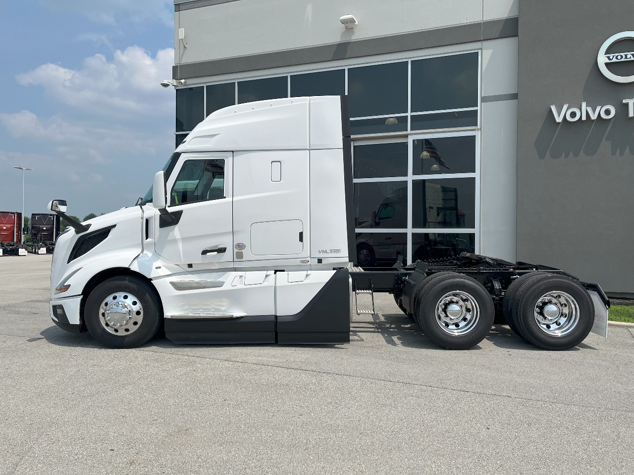 2026 Volvo - image 8