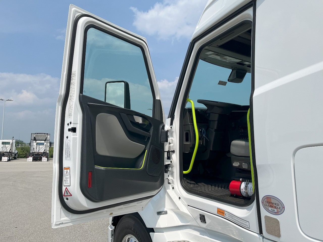 2026 Volvo - image 9