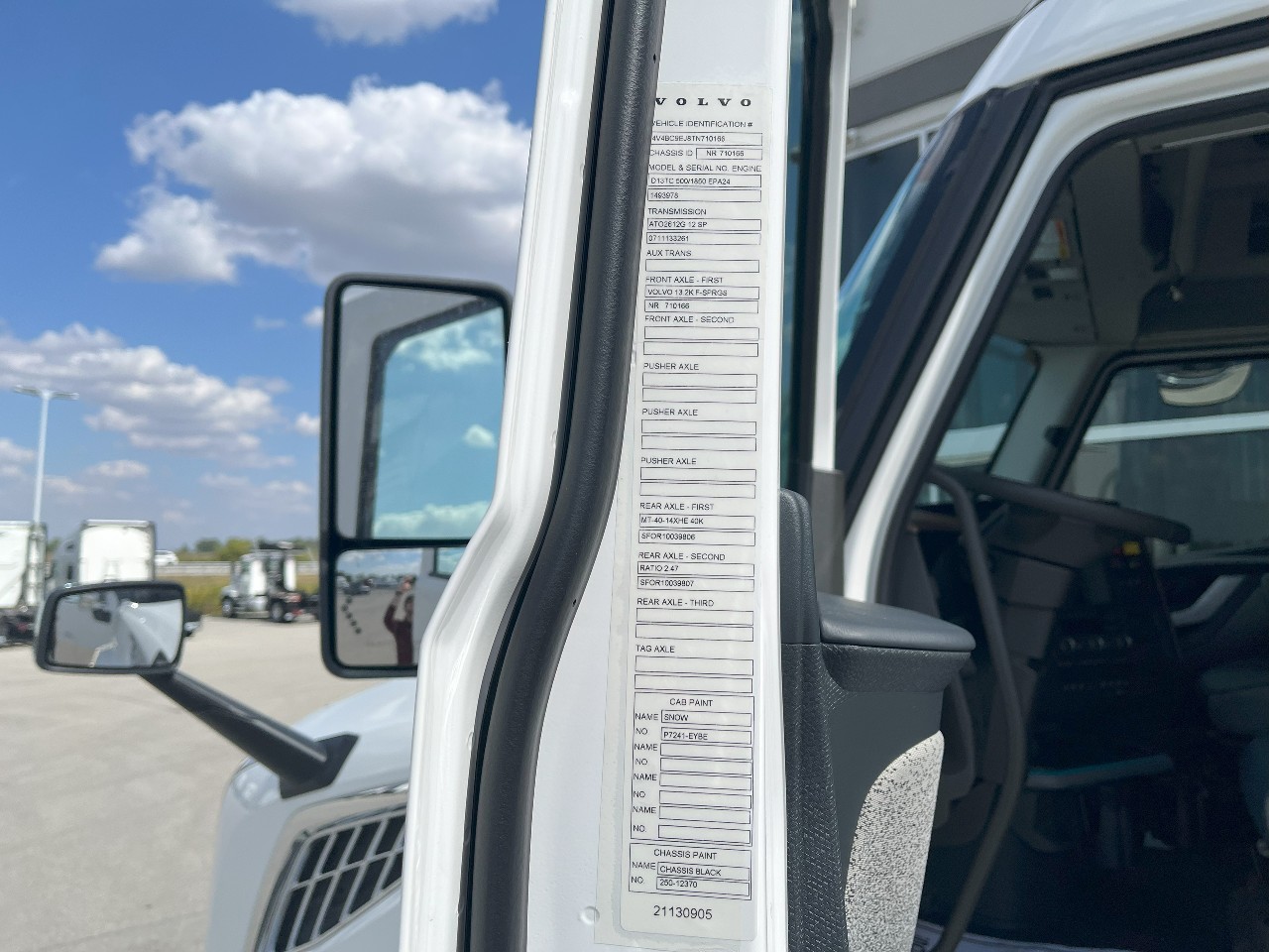 2026 Volvo - image 10