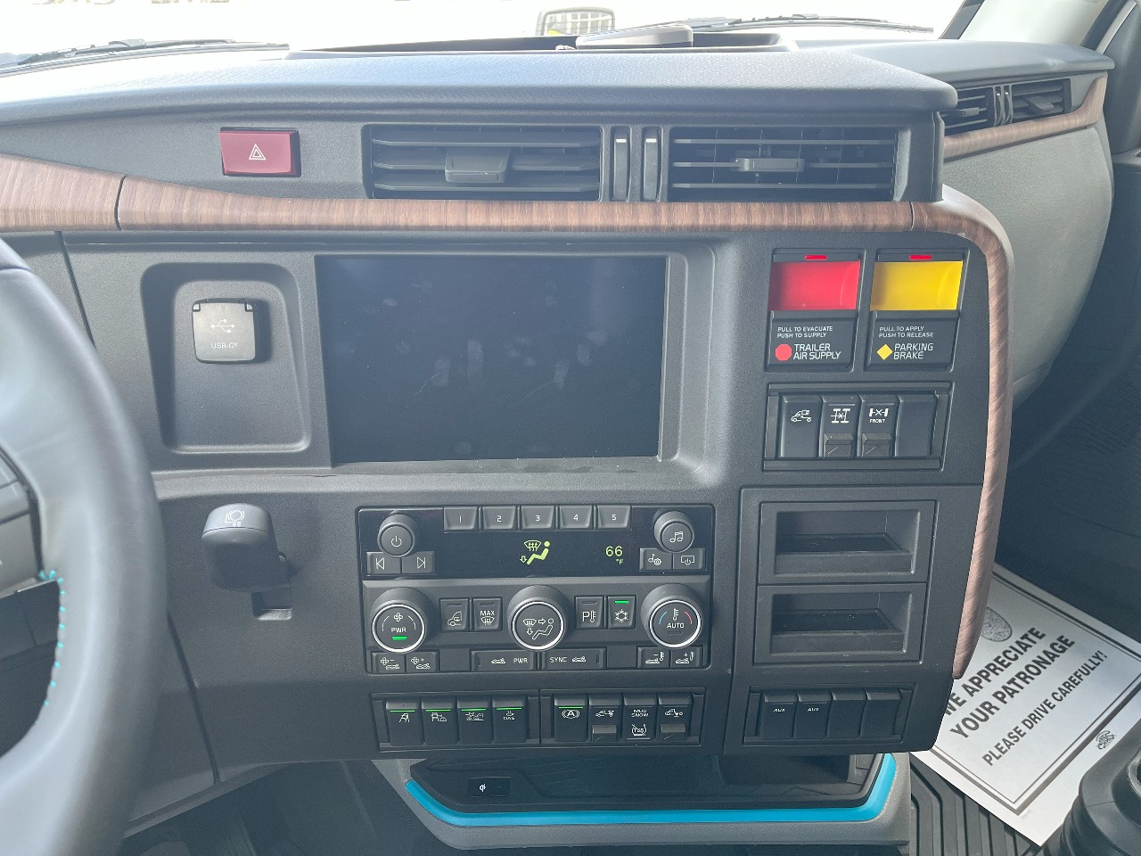 2026 Volvo - image 12