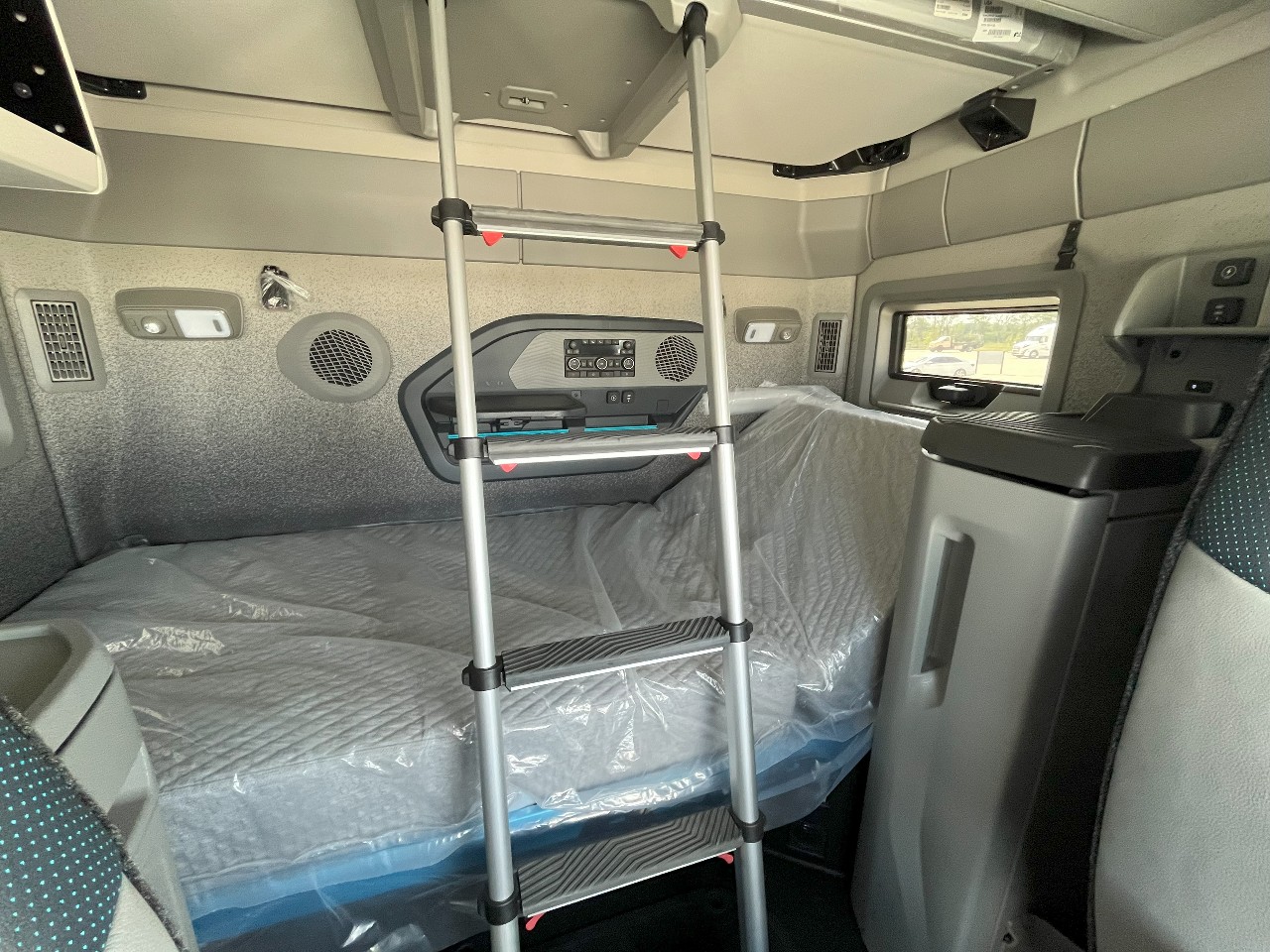 2026 Volvo - image 16