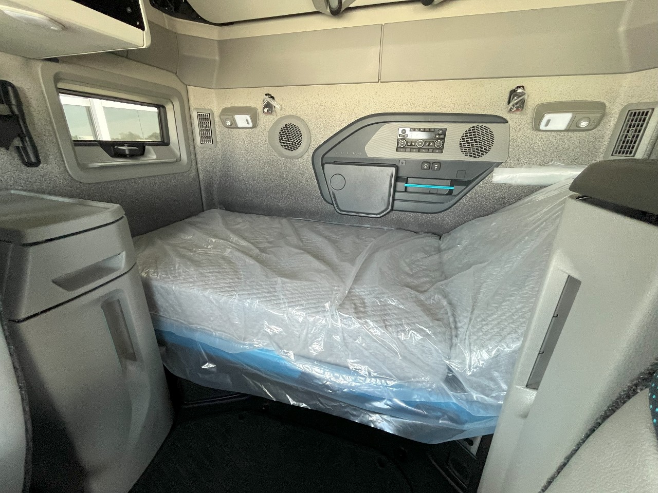 2026 Volvo - image 17