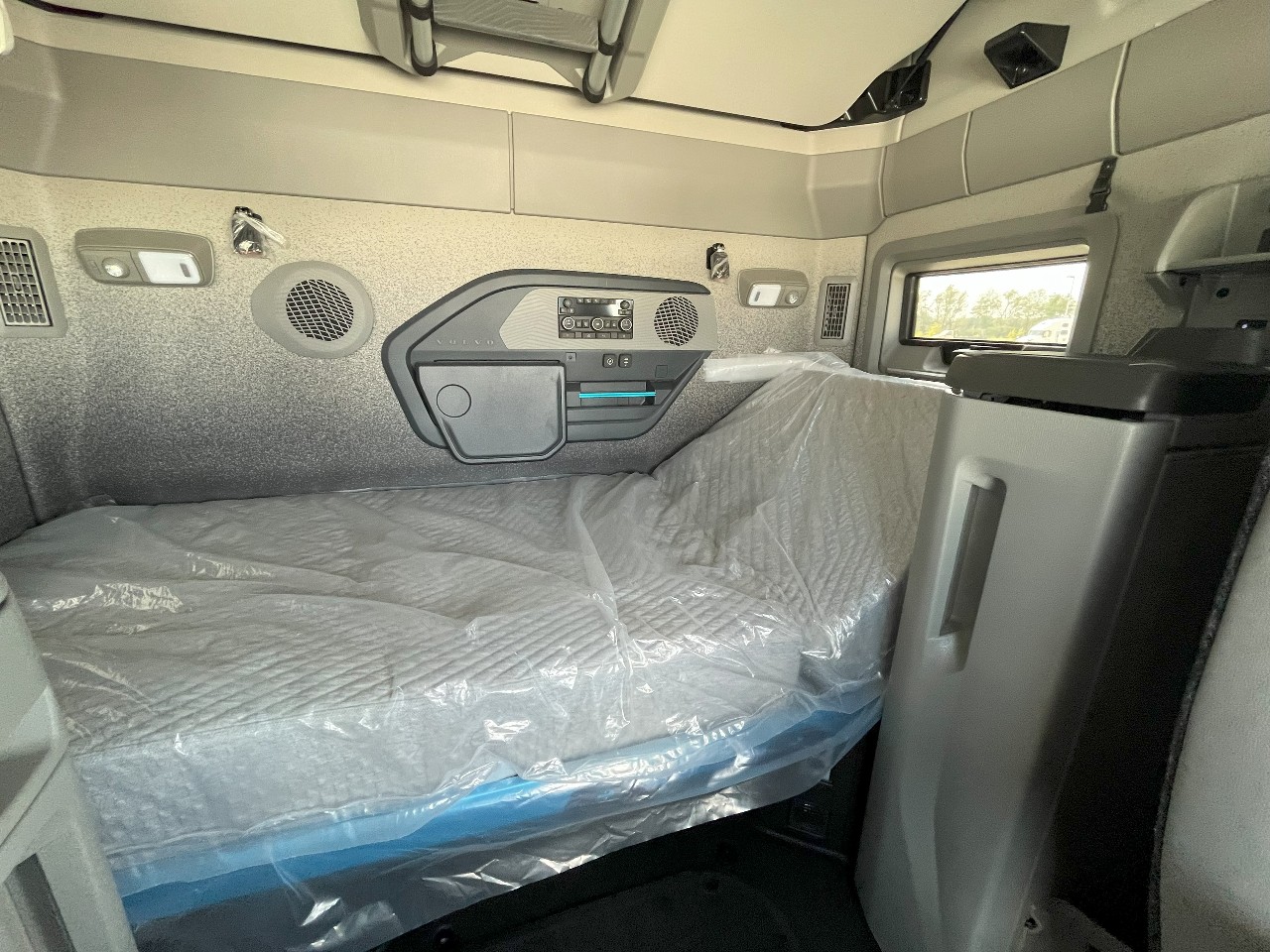 2026 Volvo - image 18