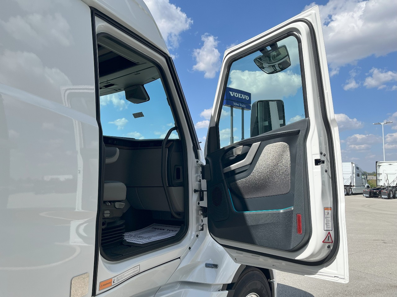 2026 Volvo - image 19