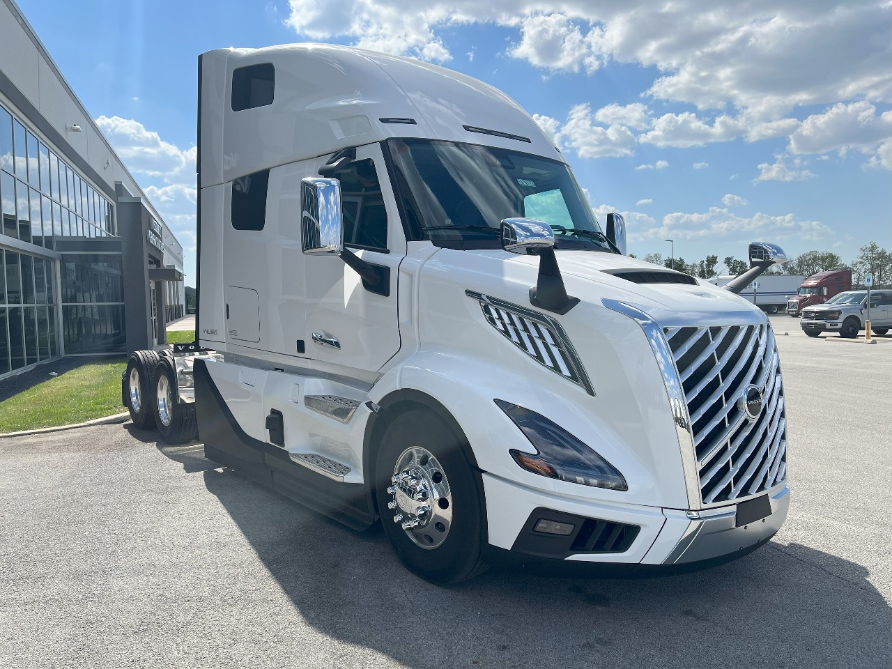 2026 Volvo - image 3