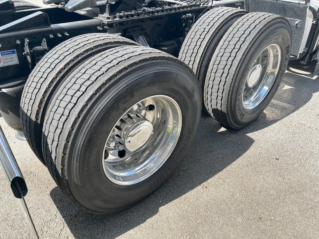 2026 Volvo - image 5