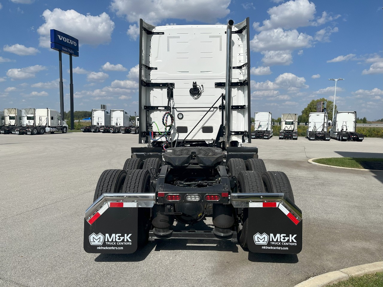 2026 Volvo - image 6