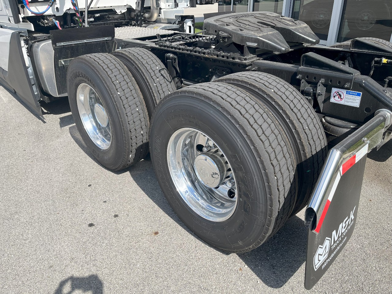 2026 Volvo - image 7