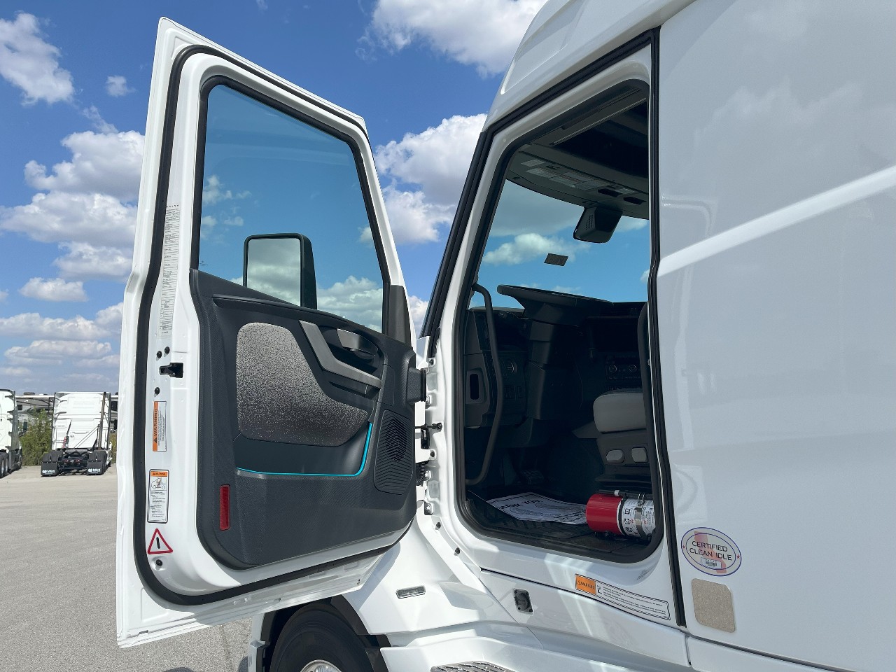 2026 Volvo - image 9