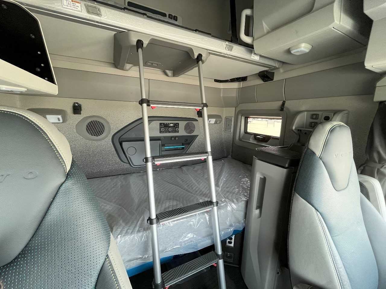 2026 Volvo - image 18