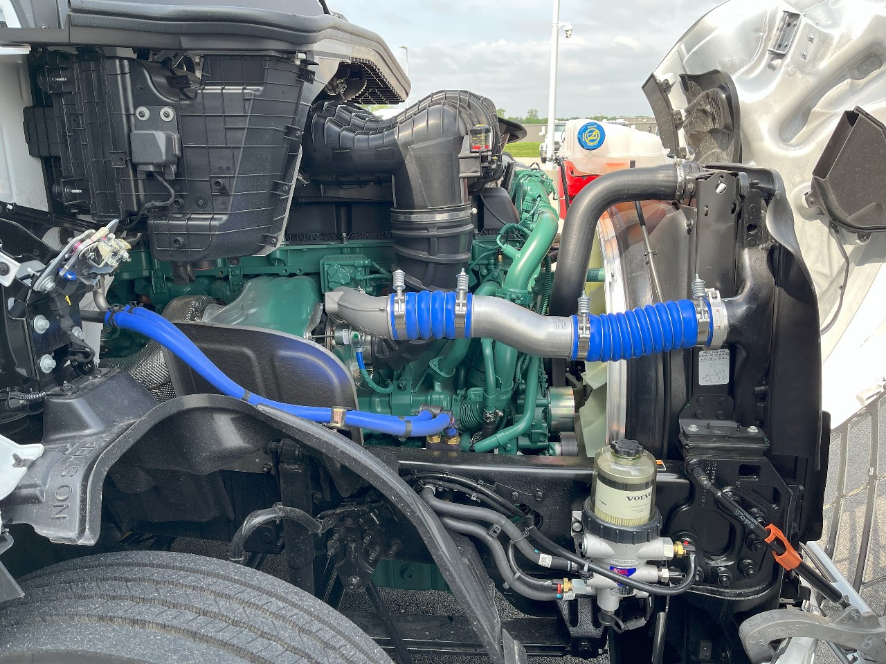 2026 Volvo - image 20