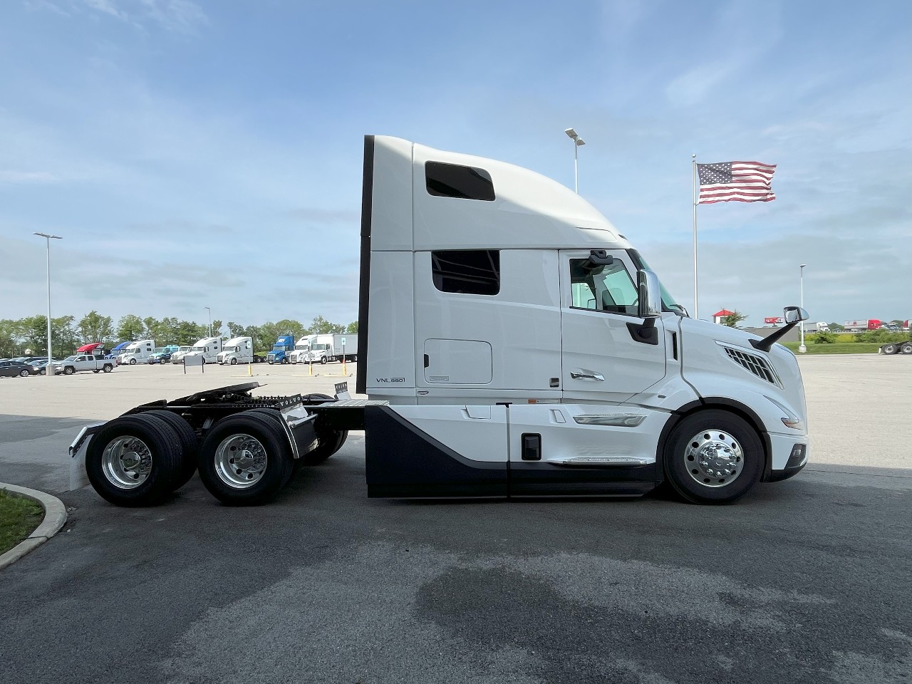 2026 Volvo - image 4